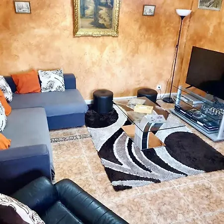 Maison Confortable A Avec Jardin Prive