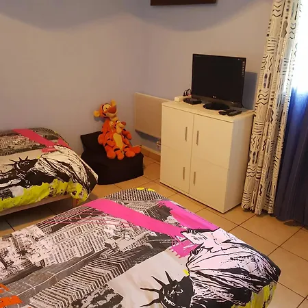 Prázdninový dům Maison Confortable A Avec Jardin Prive Ver-sur-Mer