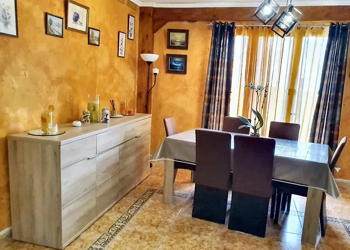 Prázdninový dům Maison Confortable A Avec Jardin Prive Ver-sur-Mer