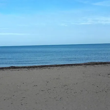 Holiday home Maison Confortable A Avec Jardin Prive Ver-sur-Mer