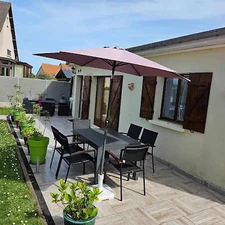 펜션 Maison Confortable A Avec Jardin Prive Ver-sur-Mer