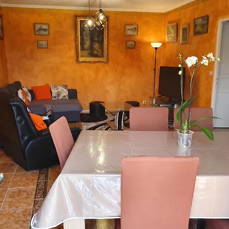 Maison Confortable à Avec Jardin Privé Casa vacanze