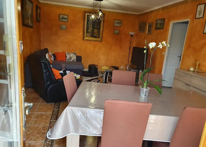 펜션 Maison Confortable A Avec Jardin Prive *